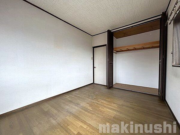 2階洋室部分です♪二方からの自然光が入るお部屋です＾＾