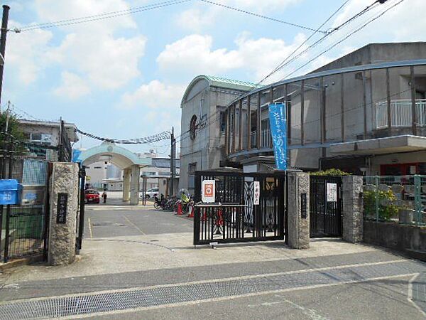 藤井寺市立藤井寺小学校 徒歩9分。 550m