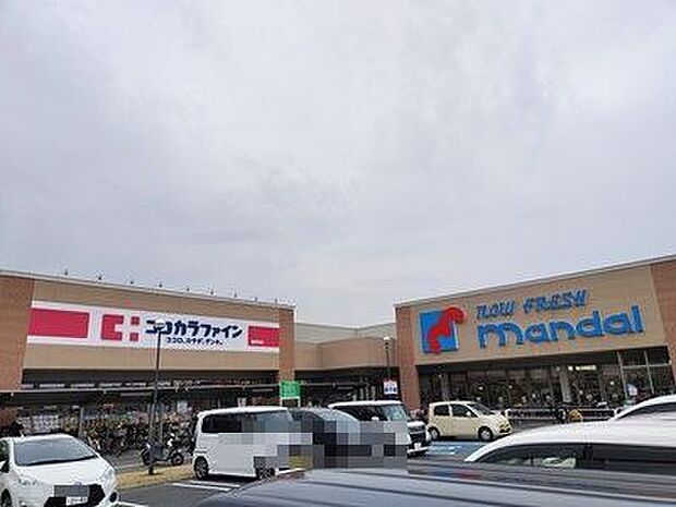ココカラファイン道明寺店 徒歩9分。 700m