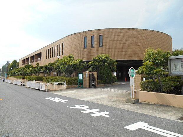 藤井寺市立図書館 徒歩25分。 1970m