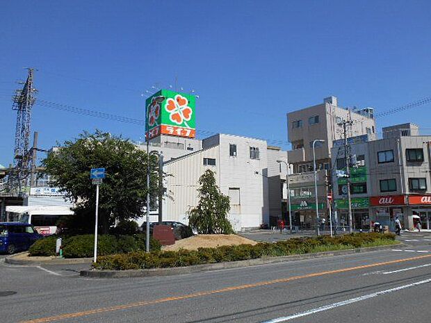 ライフ国分店 徒歩15分。 1200m