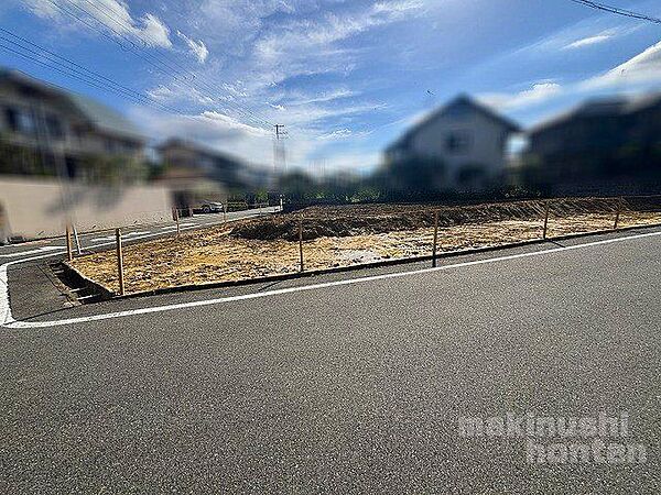 【分譲地全体像】角地で建物が複数方向から見えるため、デザイン性を重視した外観設計が可能♪