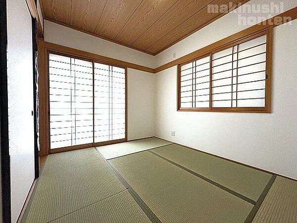畳はフローリングに比べて柔らかく、衝撃吸収性にも優れているため、赤ちゃんやお子様の遊び場、お昼寝のスペースとしても最適です♪