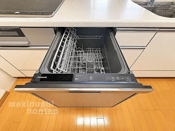 忙しい方の強い味方、食器洗浄乾燥機付きで家事の時短に一役買います＾＾手洗いするより節水にもなり一石二鳥ですね！
