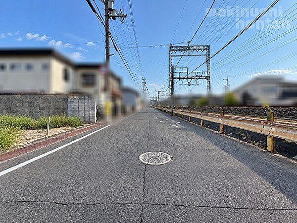前面道路幅は約6.1ｍあり、お車での通行もスムーズです！藤井寺市の不動産のことなら、地域密着創業49年の当社にお任せください♪