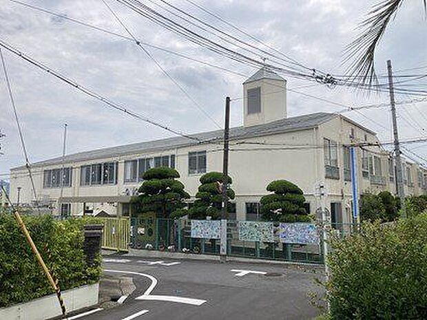 白鳩羽曳野幼稚園 徒歩8分。 600m