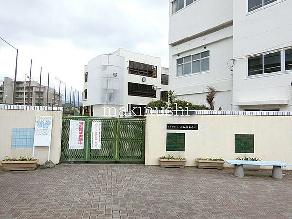河内長野市立小山田小学校 徒歩7分。 530m