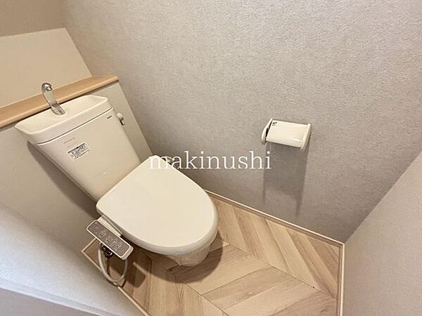 1階トイレは2026年2月にリフォームをしております！綺麗なトイレで、引っ越し後も気持ちよく使えますね♪