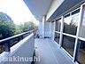 バルコニー：東向きの朝日のあたるバルコニー！東向きのお部屋で気持ちの良い朝日でお目覚めすっきり、午前中から活動的に動けますね♪