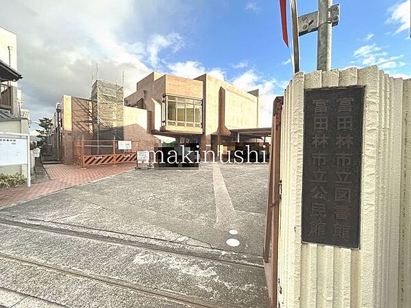 富田林市立中央図書館 徒歩28分。 2200m