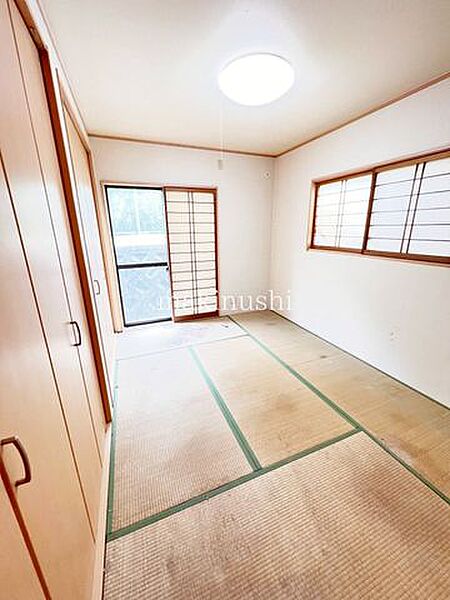 1階6帖和室　全居室6畳以上のゆとりある間取りで、家中どこでも快適に過ごせます。空き家ですのでご内覧可能です♪