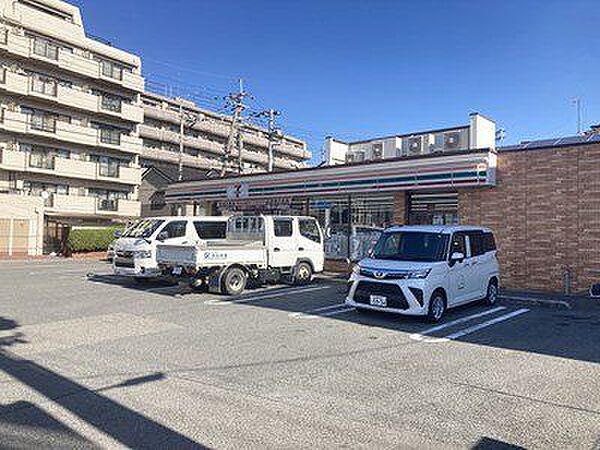セブンイレブン柏原国分本町店 徒歩8分。 600m