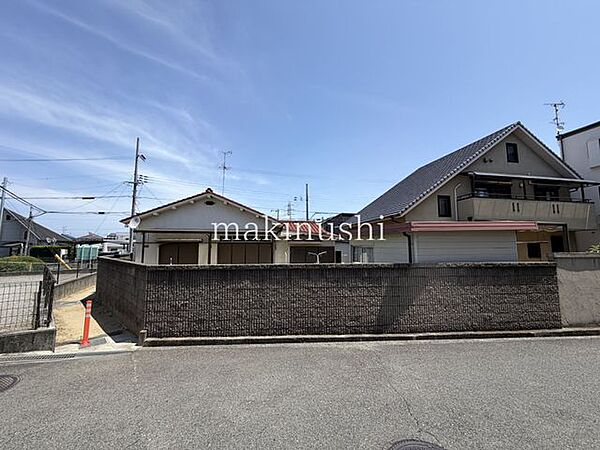 土地面積約84坪もの広さがございます！南北両面道路で陽当たり・風通し良好！道路幅は4.1ｍ×5.9ｍあり、圧迫感が少なく開放感がございます♪