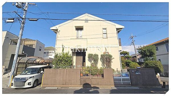 ガレージはカーポート付き♪大切なお車を水濡れから守れます！現況：居住中の為、ご内覧希望などは事前にご連絡ください。担当者より売主様のご都合を確認いたします。