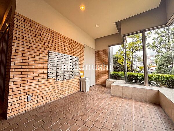 南海高野線「中百舌鳥」駅まで徒歩5分！2WAYアクセス可能な好立地です！徒歩2分の距離にスーパー2か所あり♪普段のお買い物も便利です！