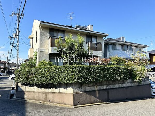 使い勝手の良い二方道路！南側は幅員6.7ｍ、西側は6ｍとの広さがございます！上物付きの土地で、上物の見学も可能です！