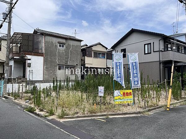 羽生南小学校までは約290ｍの距離！お子様の徒歩通学も安心の距離です♪お子様の成長にあわせた新築用地にいかがでしょうか♪