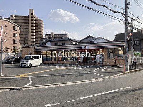 セブンイレブン羽曳野栄町店 徒歩3分。 240m