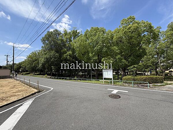 ショッピングモールまでは徒歩9分！普段のお買い物に便利！まずは資料だけほしいという方も大歓迎！不動産のことなら創業40年以上の当社にぜひお任せください♪