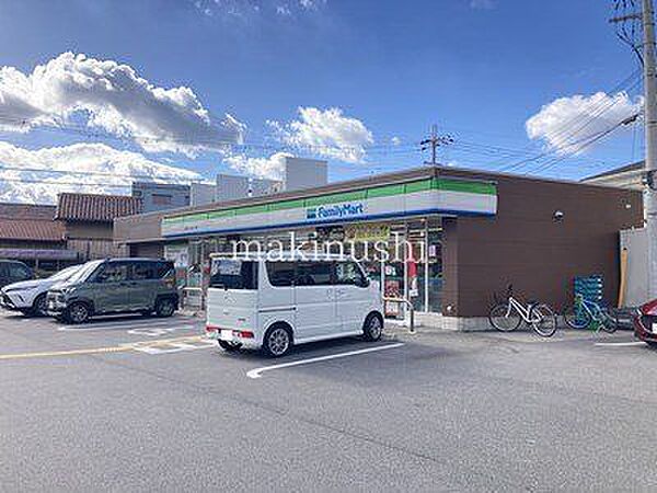ファミリーマート藤井寺小山四丁目店 徒歩5分。 360m