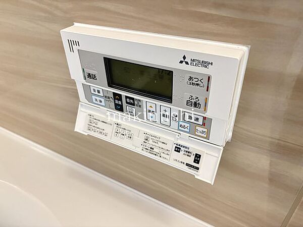 オートバスなので浴室以外からでも温度調整などの操作ができます。お湯張り機能でお風呂準備も放置でＯＫ♪
