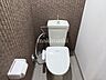 トイレ：トイレは2026年9月にリフォーム済みでぴかぴかです！アクセントクロスがおしゃれなトイレです♪ぜひ現地をご覧ください♪