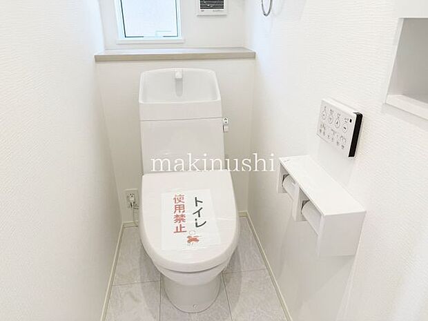 1階トイレ トイレが2箇所にあるので、来客や朝の忙しい時間帯でも順番待ちの必要がなく安心です。