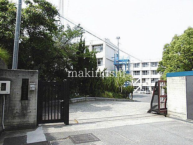 羽曳野市立峰塚中学校 徒歩27分。 2100m