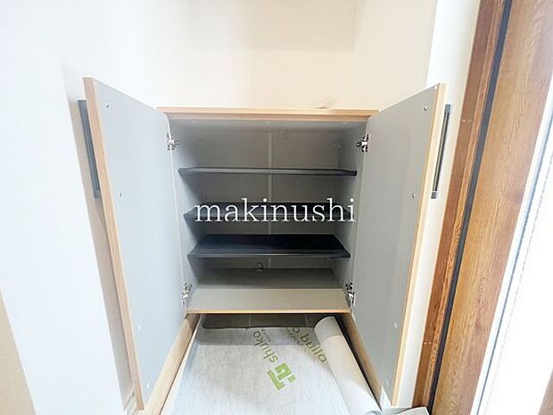 シューズボックス付きの玄関！家族の靴も整理整頓して玄関をすっきり収納できます！