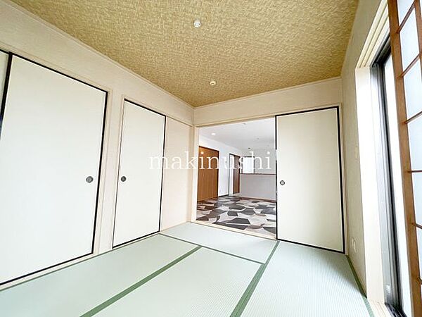 1階和室　全居室が収納付きで、部屋はいつもすっきり。身の回りの整理整頓もらくらくです♪