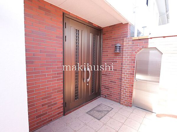 8LDK+納戸2室と充実の室数の一戸建！収納や書斎など自由な用途に使えるお部屋がたくさんの間取！