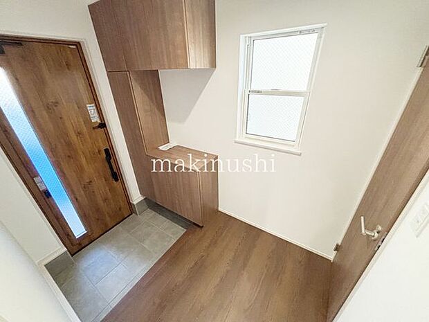 大きいシューズボックス付きの玄関!家族の靴も整理整頓して散らかりやすい玄関をすっきり収納できます!