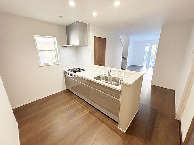 こだわり収納!キッチンはパントリー付、全居室収納付きでウォークインクローゼットもあり♪