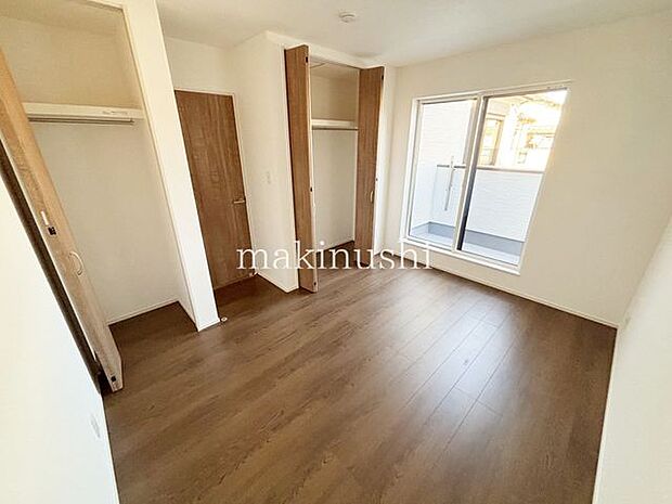 居室は全て2階にあるので家族間でもプライベート空間をしっかりわけられます♪納戸は6.8帖とゆとりある広さで居室や収納と自由な用途につかえます♪