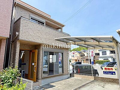 外観：令和6年1月リフォーム！南向きバルコニーの陽当たり良好な3LDK！駐車場は2台分ございます♪