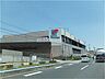 玄関：徒歩10分圏内にスーパー「万代　上野芝店」「西友　上野芝店」がありお買物に便利なマンション！お得に買い物ができますね♪
