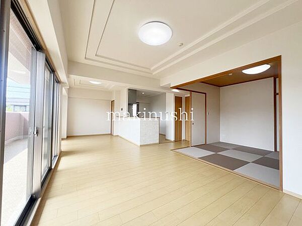 三方引き回しバルコニーの3LDK！近鉄南大阪線「藤井寺」駅より徒歩8分の便利な立地です♪