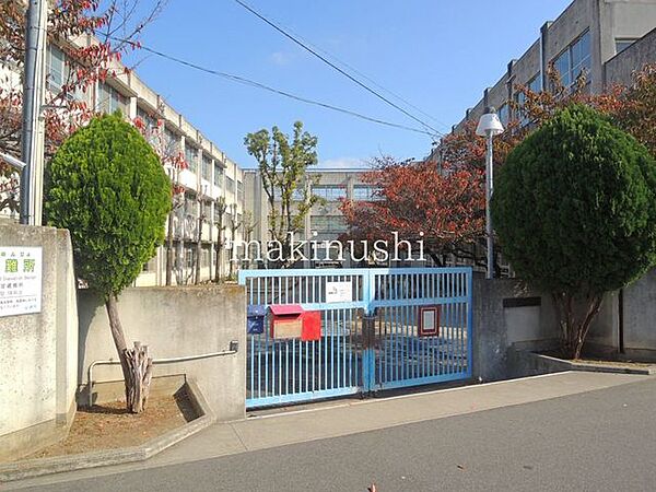 堺市立五箇荘東小学校 徒歩8分。 630m