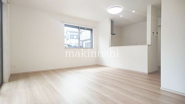 LDKは約15.2帖♪家族とのコミュニケーションがとりやすい対面式キッチン！家族団らんの空間です♪