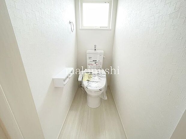 トイレが2箇所にあるので、来客や朝の忙しい時間帯でも順番待ちの必要がなく安心です。