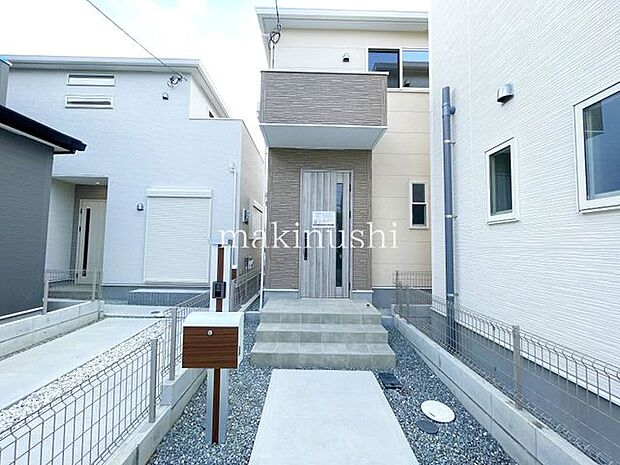 5号棟　旗竿地になっていますが、道路側からのプライバシー性は高い立地！駐車場も縦列で2台分確保！