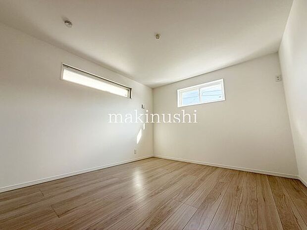 外壁は汚れに強いマイクロガード仕様！床下基礎内には床炭敷設！床下の湿度調整やシロアリ対策に！