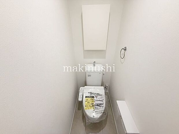 トイレが2箇所にあるので、来客や朝の忙しい時間帯でも順番待ちの必要がなく安心です。2階にもトイレがあるので、夜中にトイレで目が覚めても階下におりる必要はございません！