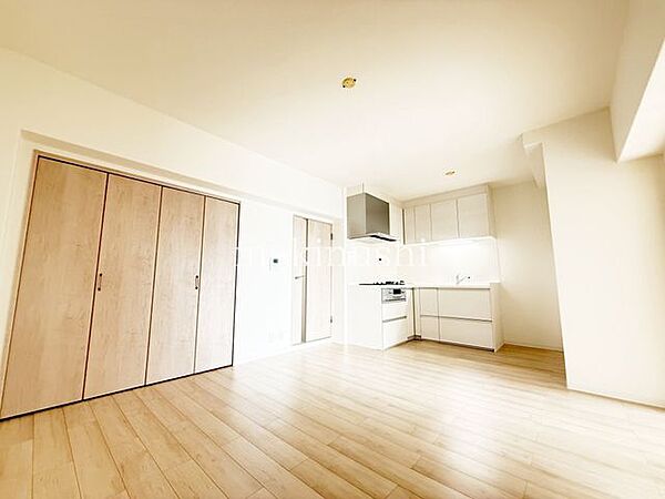 最上階で眺望良好なお部屋♪階上からの足音など騒音の心配がございません♪空家ですのでご内覧可能です♪