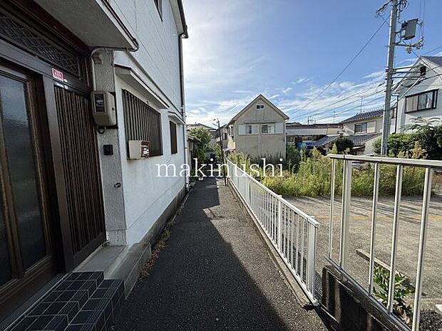 1階リビング、2階は居室のみとプライベートスペースが確立された間取♪資料だけほしいという方も大歓迎!