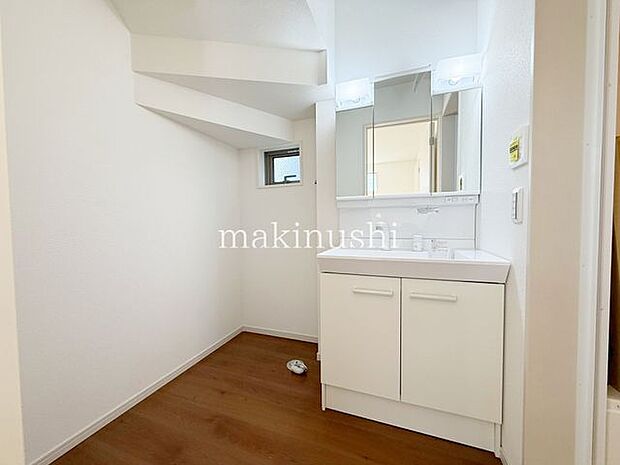 新築ならではのまっさらな空間。水回りもキレイです。木造ならでは心やすらぐ住まいです。