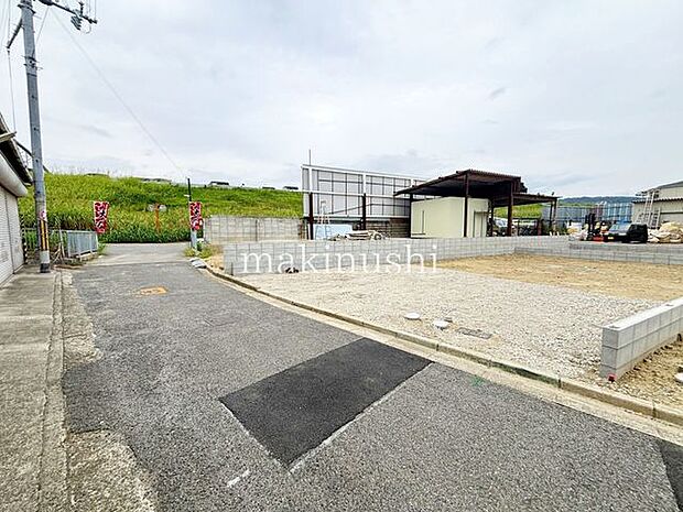 物件の近隣には公園も遊具のある小さな公園もあり♪小さなお子様いるご家庭におすすめの物件です♪