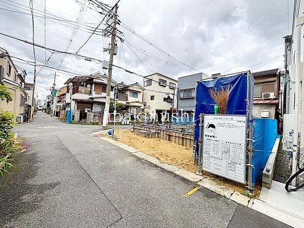 前面道路含む外観