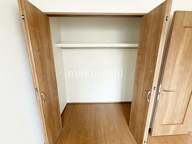 全居室が収納付きで部屋はいつもすっきり。身の回りの整理整頓も楽々♪着たい服もすぐに見つけられます。