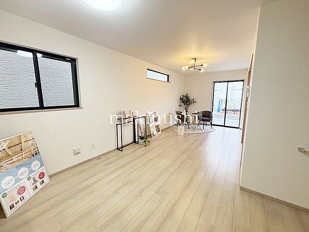 バルコニーは南向きで2ヶ所にあり！洗濯ものがたくさん干せます♪まずは資料だけほしいという方も大歓迎！